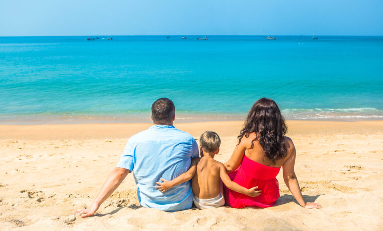 casal praia crianca