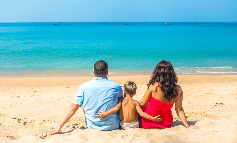 casal praia crianca